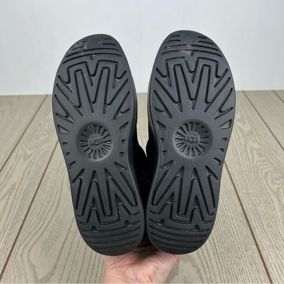 UGG Women's Classic Boom Lace Back Ankle Boots US6 Black & Orange $160 - Picture 9 of 10